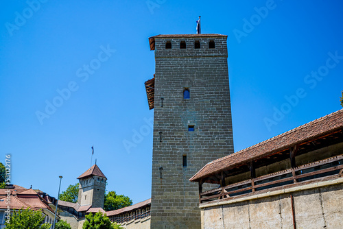 Tour porte de Morat et fortifications de Fribourg en Suisse photo