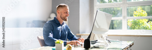 Plakat Man Using Online Virtual Video Training