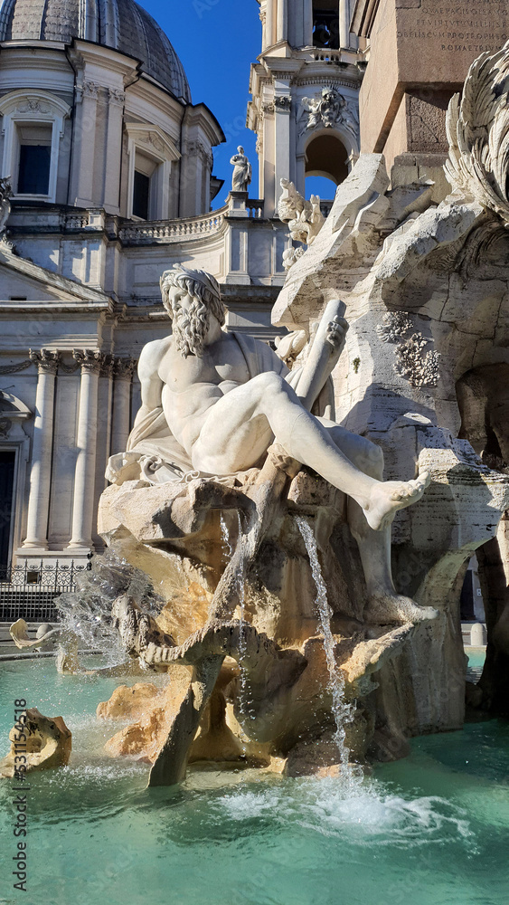 Statua di Zeus nella fontana del Bernini
