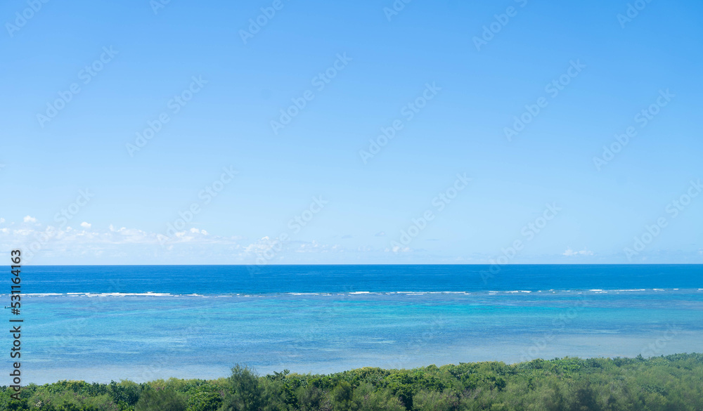 Obraz premium 沖縄の青い空と海