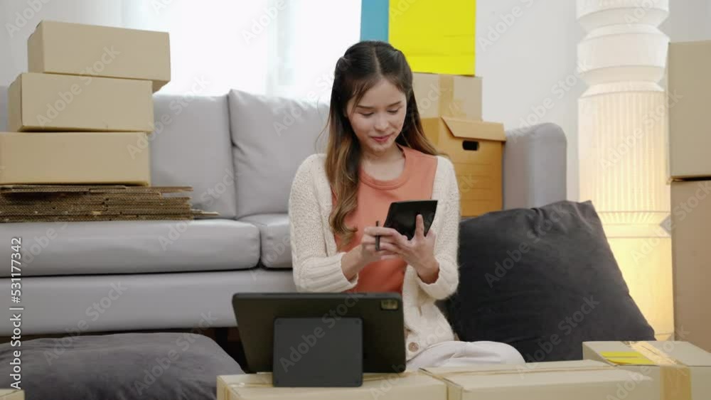 Online merchants are packing products into boxes to deliver parcels to customers who order online.
Online merchants are packing products into boxes to deliver parcels to customers who order online.