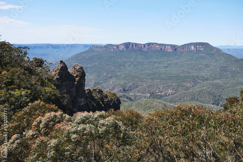 Obraz na płótnie A photograph of the Three Sisters and Jamison Valley in Katoomba, New South Wales, Australia w salonie
