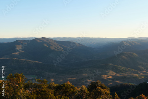 Obraz na płótnie Sunset illuminating the tops of the Barrington Tops National Park from Thunderbolts Way lookout w salonie