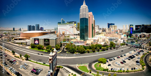 Canvastavla LAS VEGAS, NV - JUNE 30, 2018: Panoramic aerial view of The Strip, the most famous city road with Casinos