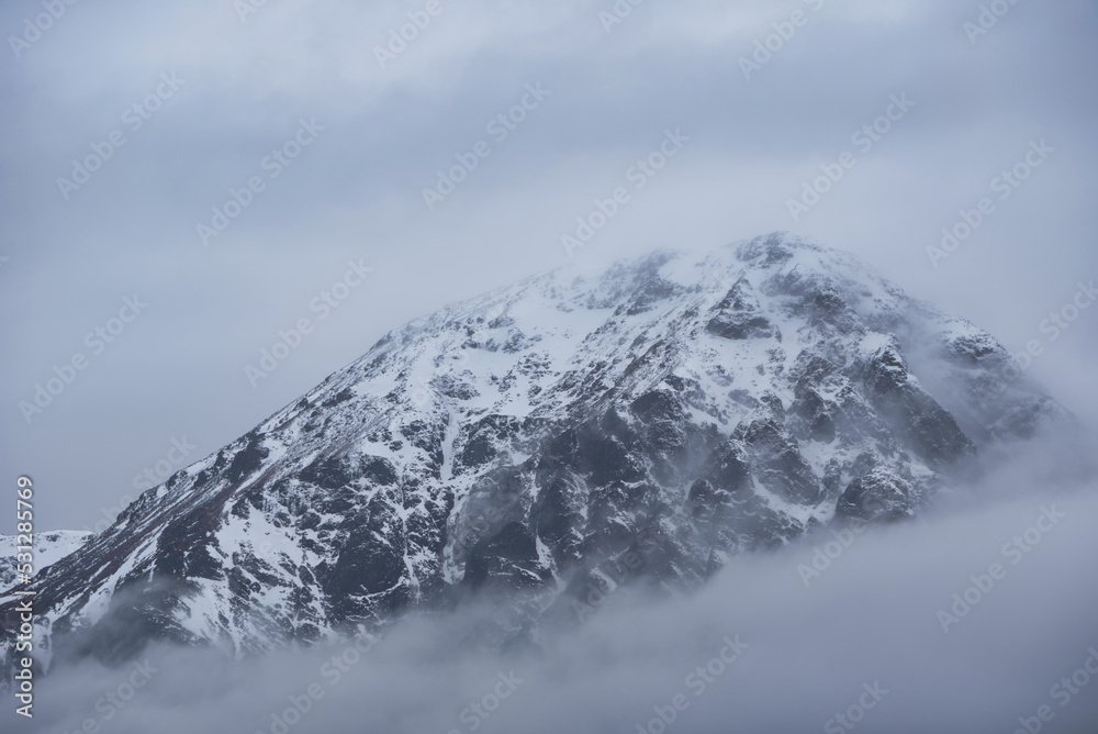 Obraz premium Beautiful Winter landscape image of snowcapped peak of Stob Dearg Buachaille Etive Mor in Glencoe, Rannoch Moor