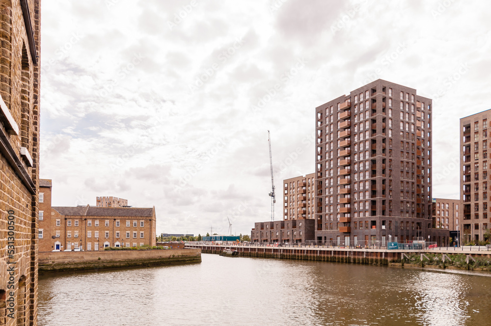 Obraz premium London, England, UK - September 04, 2022: New Homes along the along the River Roding riverside in Barking, East London