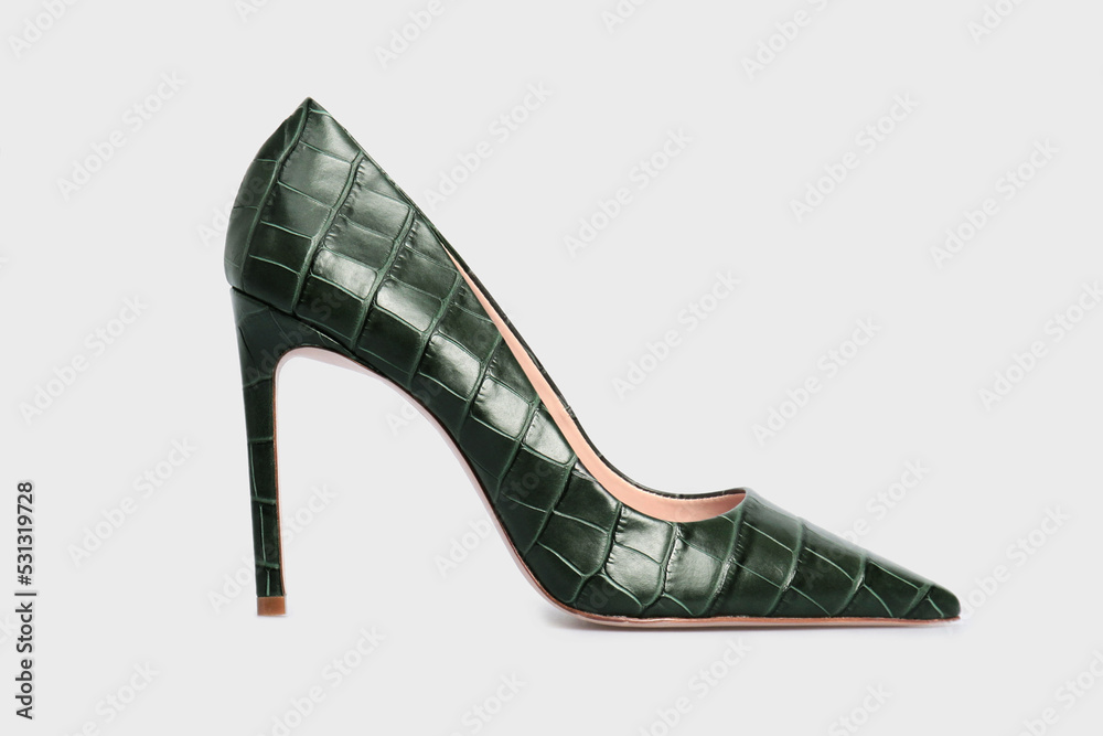 Obraz premium Emerald pointy toe women's shoes with high heels isolated on white background. Green Female classic stiletto heels in crocodile skin leather. Single. Mock up, template