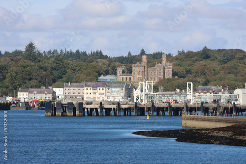 Hafenstadt Stornoway mit Castle auf den Äußeren Hebriden photo