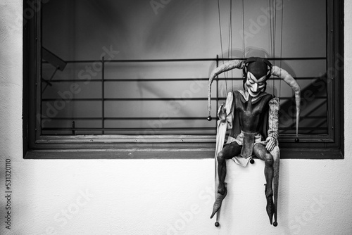 Marionette am Fenster © Rüdiger 