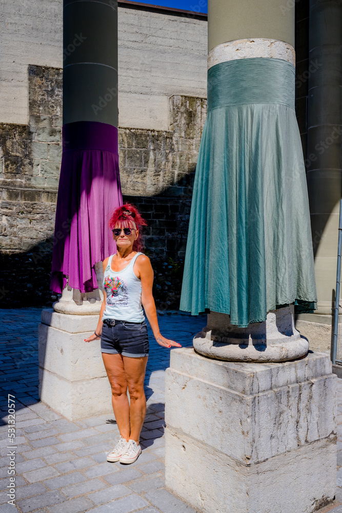 Φωτογραφία Femme au Musée d'art et d'histoire de Fribourg en Suisse