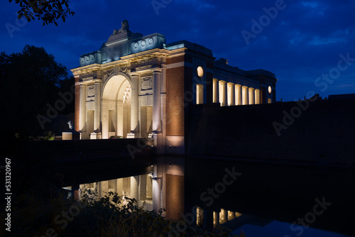 Fotografiet Ypres Menin Gate reflection