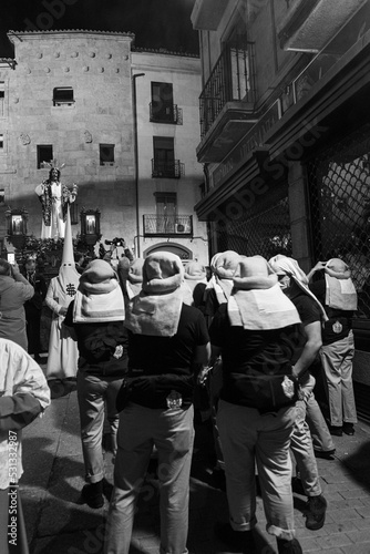 PROCESION DE SEMANA SANTA SALAMANCA 2022 INTERÉS TURÍSTICO INTERNACIONAL 9 Abril sabado de pasion cofradia penitencial del rosario foto blanco negro photo