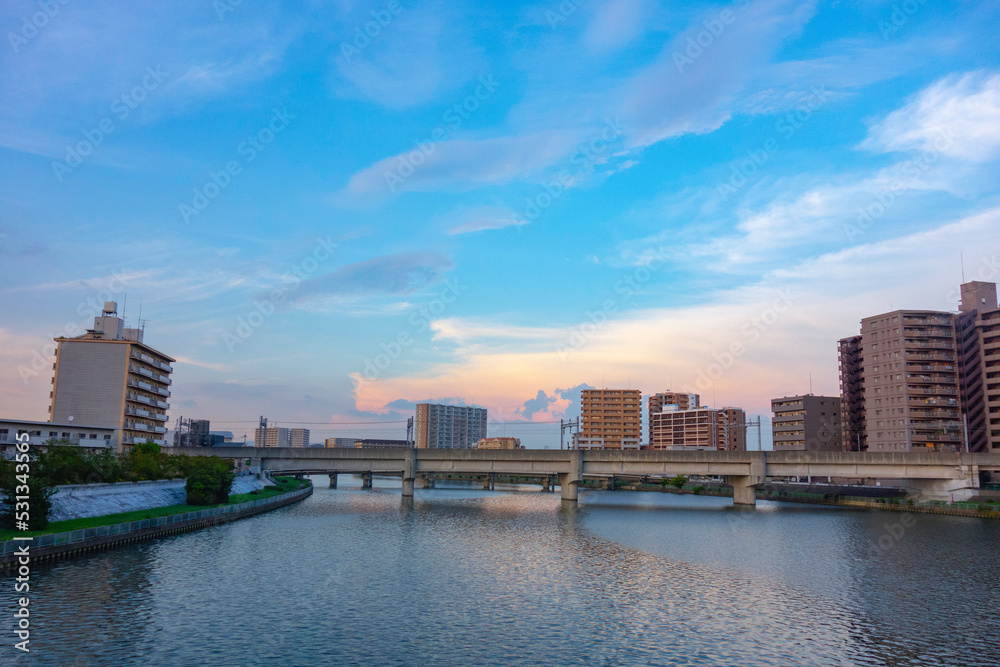 Fototapeta premium 夕暮れの神崎川