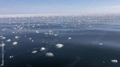 Sailing at Svalbard Sea with ice chunks in the summer, 2022
Sailing show at Svalbard sea with ice chuncks in th esummer
 photo