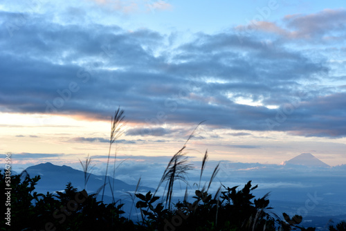 山梨・小淵沢　富士見平からのぞむ峰々
