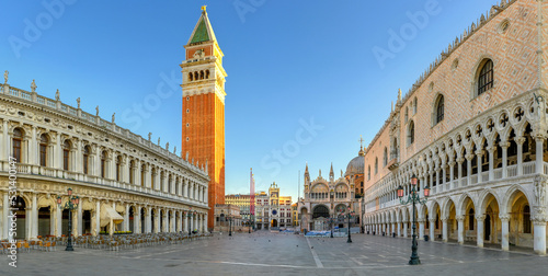 Obraz na płótnie Panorama of Piazza San Marco and Campanile on sunrise, Venice, Italy w salonie