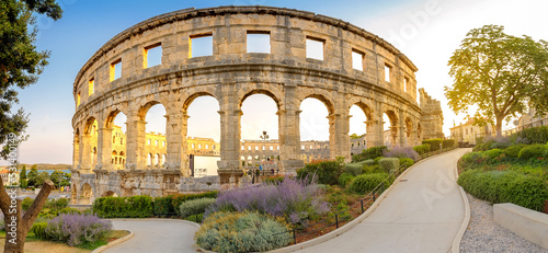 Obraz na płótnie Panorama medieval Ancient Roman Amphitheater in Pula at dawn, Croatia. Architecture and landmark of Croatia. Travel concept background. w salonie