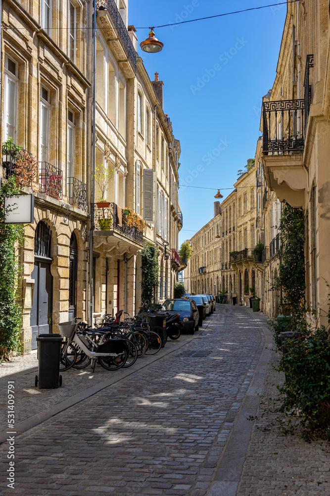 Das moderne, hippe Bordeaux: Städtetrip in der Weinstadt a der Garonne - junges Viertel an der Rue Notre Dame
