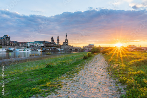 Dresdener Elbufer im Sonnenunergang photo