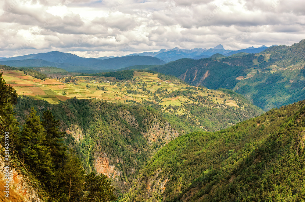 Naklejka premium Tiger Leaping Gorge scenery, Yunnan, China