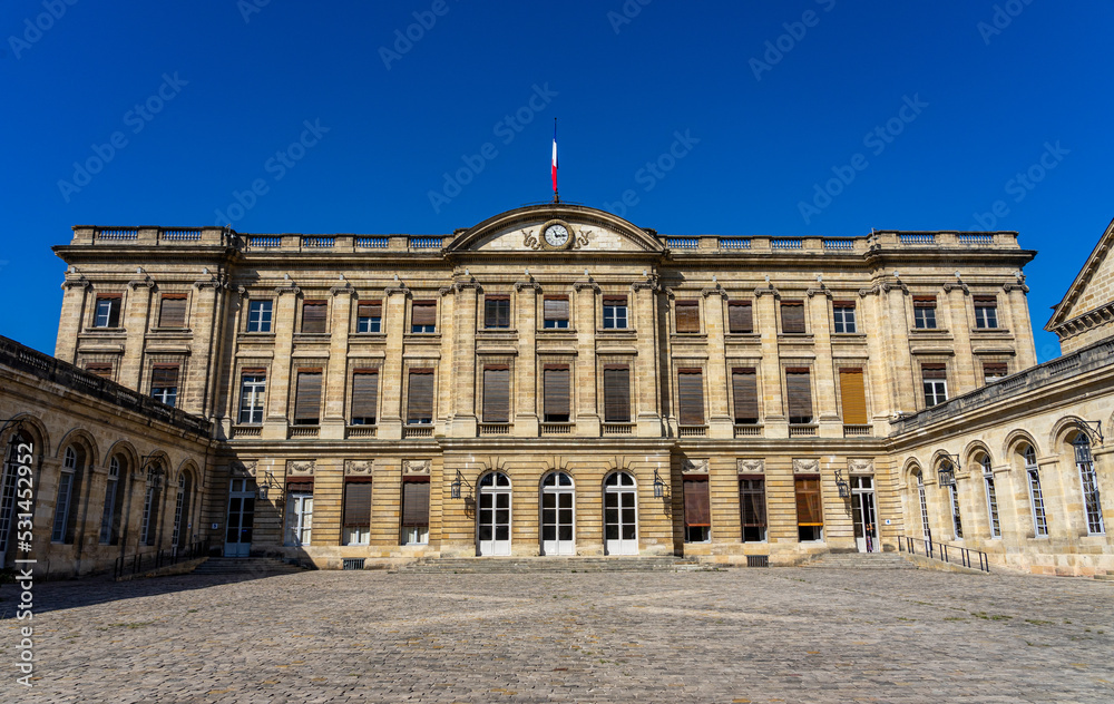 Das historische Bordeaux: Städtetrip in der Weinstadt a der Garonne - das Rathaus Hotel de Ville