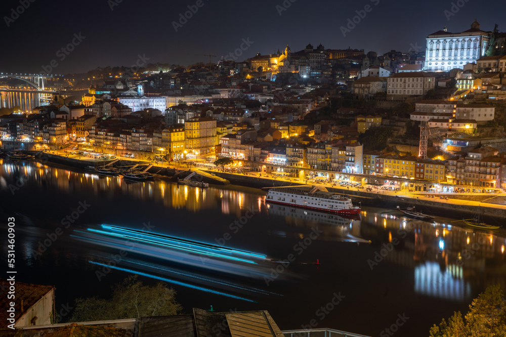 Vue de Porto la nuit