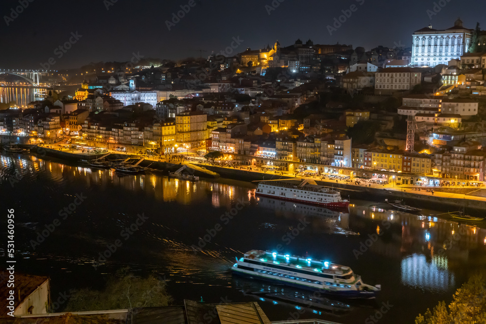 Vue de Porto la nuit