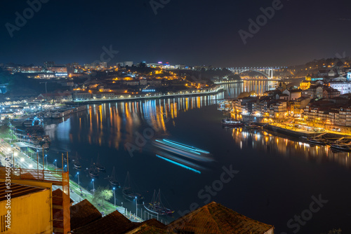 Vue de Porto la nuit