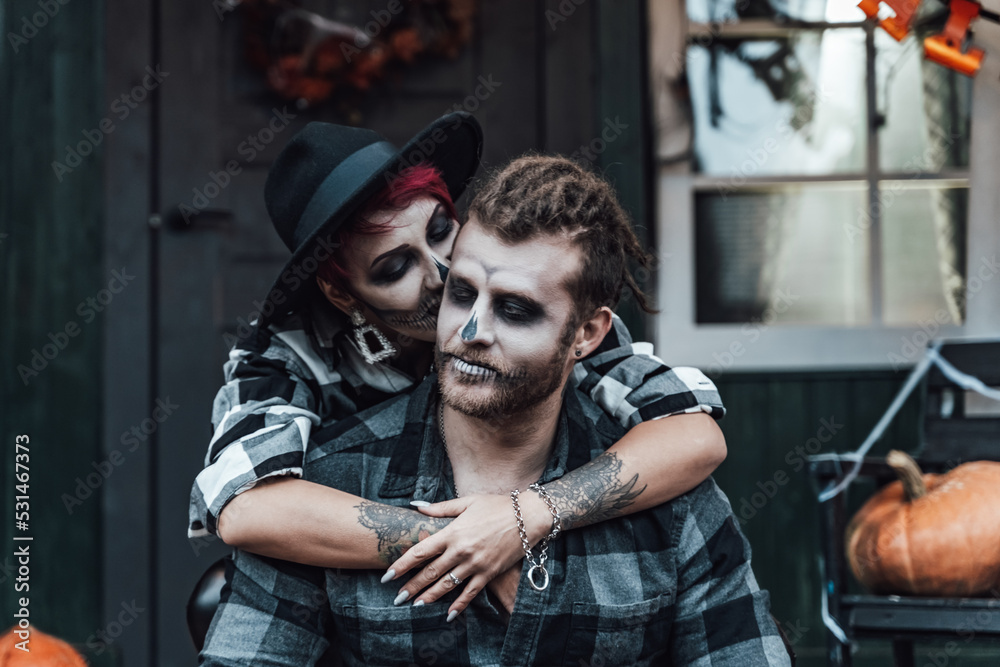 Obraz premium Russia Moscow 22.10.2020 Scary love couple,man,woman.Family,mother,father celebrating halloween.Terrifying skull face makeup. Witch stylish images.Horror,fun at children's party on porch.Hats,jackets