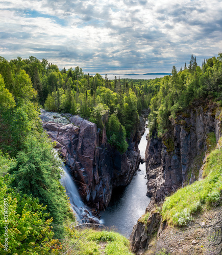 Fotografia Numerous waterfalls adorn the north western section of the Trans Canada Highway in Ontario along Lake Superior, one of which is the Aguasabon Falls and Gorge