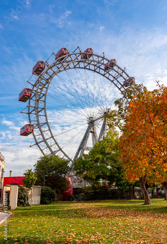 Canvas Print Ferris wheel (Wiener Riesenrad) in Prater amusement park, Vienna, Austria