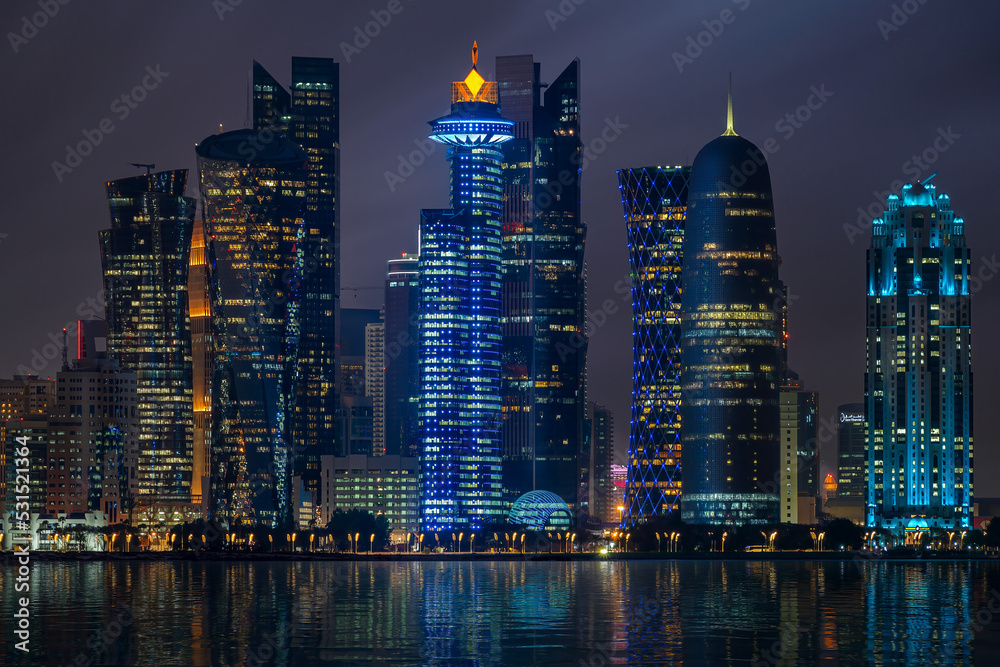 Obraz premium Beautiful Doha Skyline after sunset.