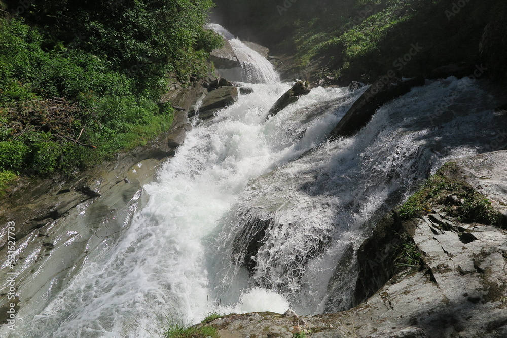 Fototapeta premium Fedoz Wasserfall bei Isola am Silser See, Graubünden