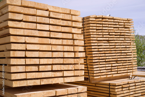 Fotografia Stack of fresh pine boards in a sawmill warehouse