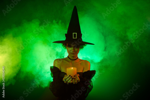 Photo Photo of wicked enchantress lady maleficent spell use candle flame isolated on b