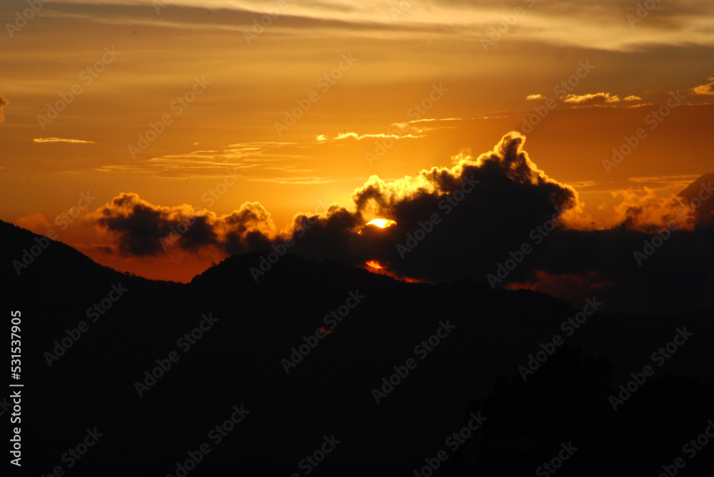 Obraz premium Yellow sunset 