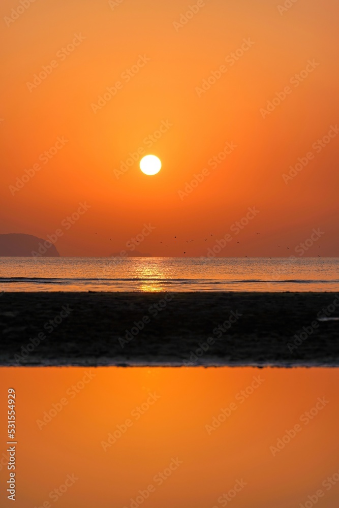 夕日に染まる父母ヶ浜の情景＠香川