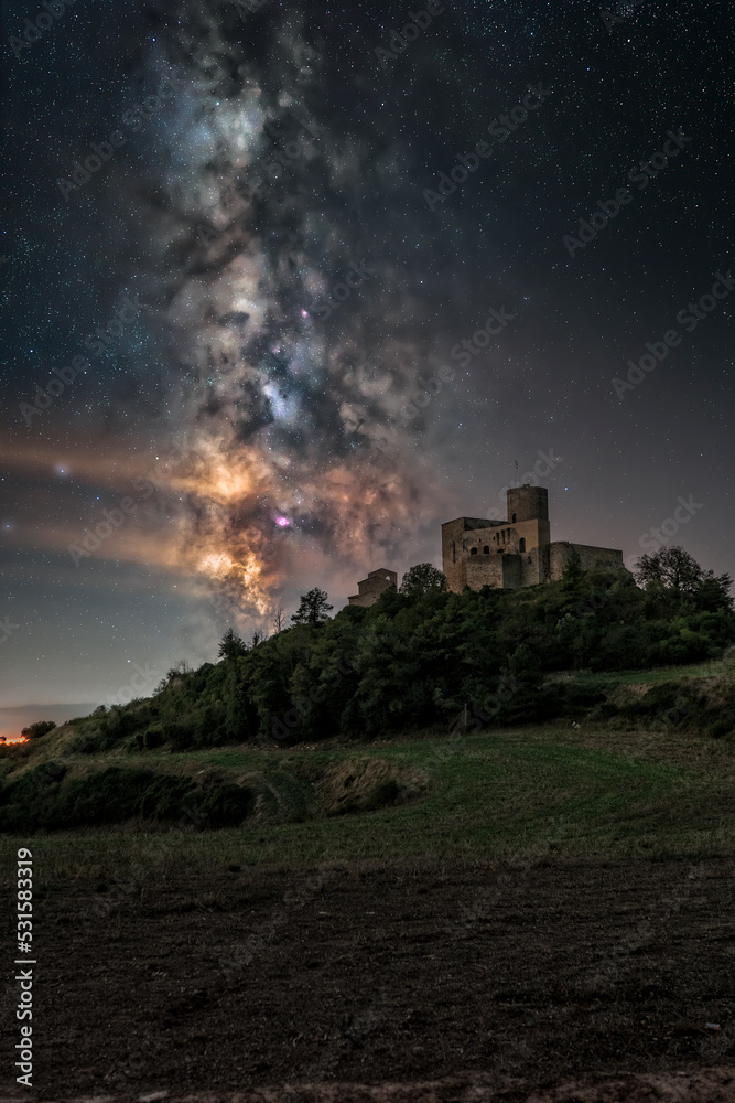 Vía Láctea sobre el castillo de Boixadors