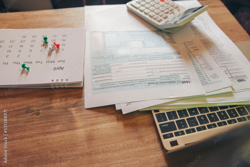 Obraz premium Planning Budget and Tax Concept. Individual Income 1040 Tax Form For who have income According to United States law. This is the season that has to pay and deadline of tax payment.