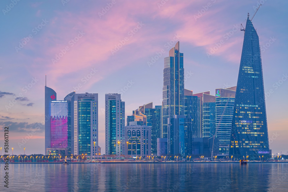 Obraz premium Beautiful Doha Skyline after sunset.