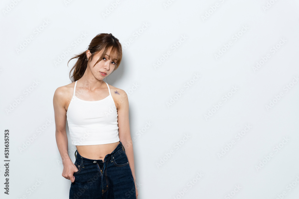 ストレッチ運動をする女性 ストレッチ運動をする女性