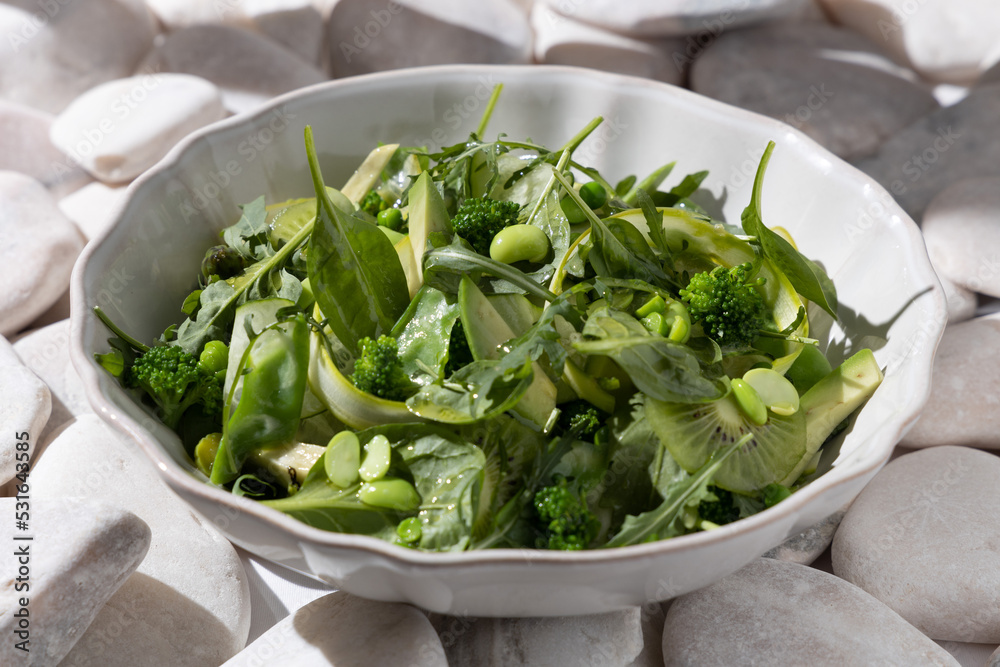 green salad with kiwi green peas and spinach green salad with kiwi green peas and spinach