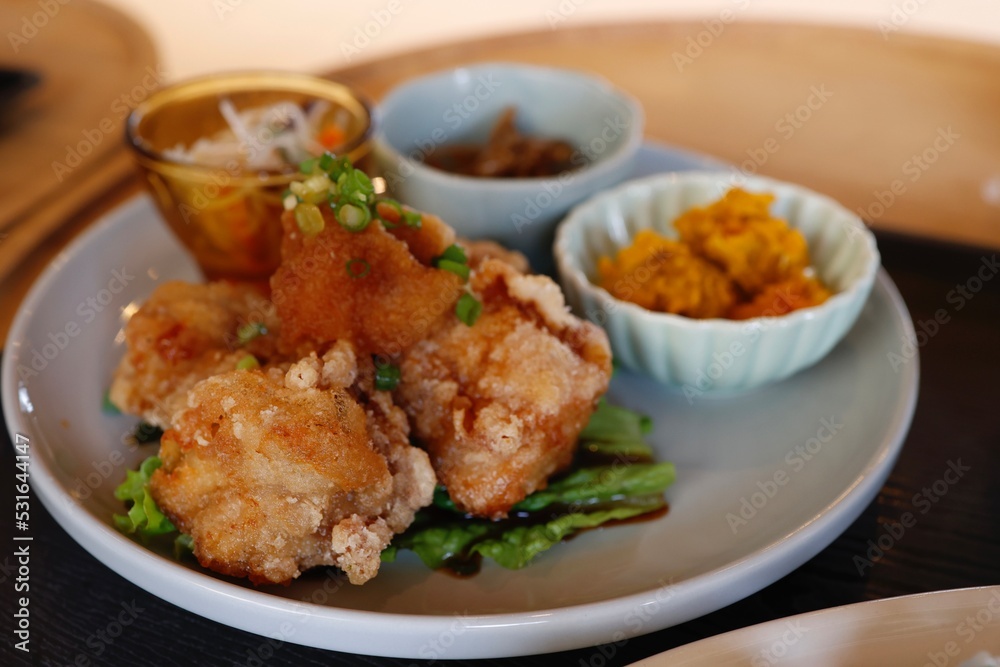 鶏の唐揚げ定食
