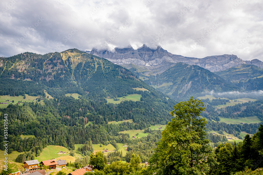 Le village de Val-d'Illiez en Suisse