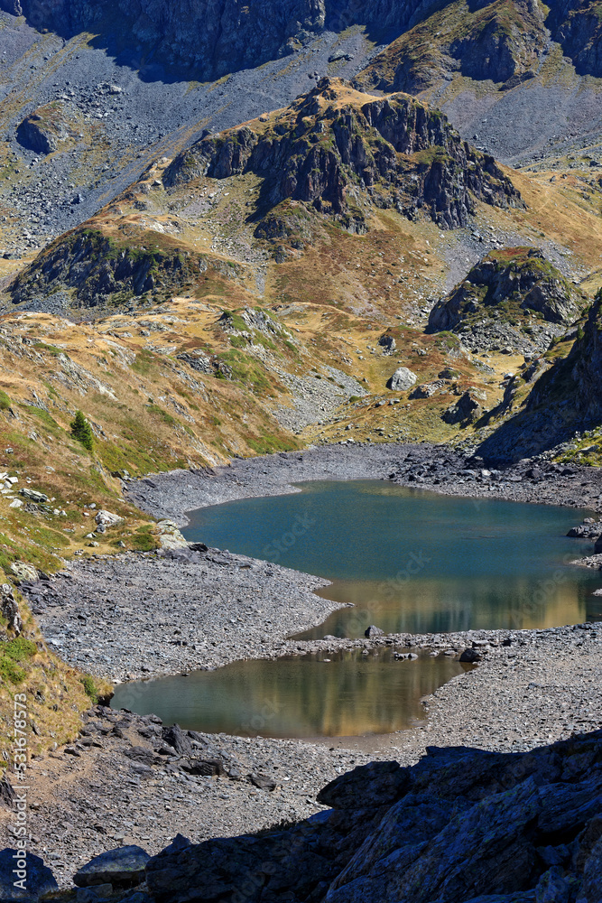 Obraz premium Dryness of a mounatin lake in Belledonne mounatin range