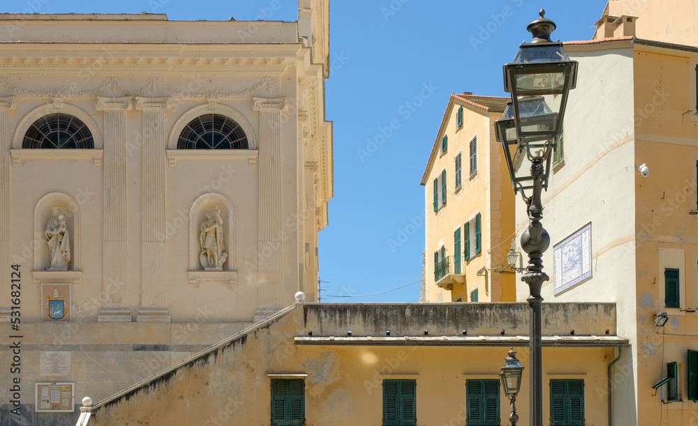 Obraz premium Ornate buildings and street lamp with deep blue mediterranean skies in Camogli, Italy.