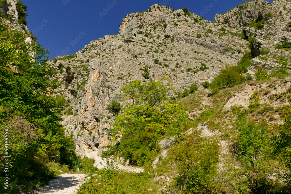 Gole di Fara di San Martino e abbazia di San Martino. Parco Nazionale MaiellaAbruzzo, Italy