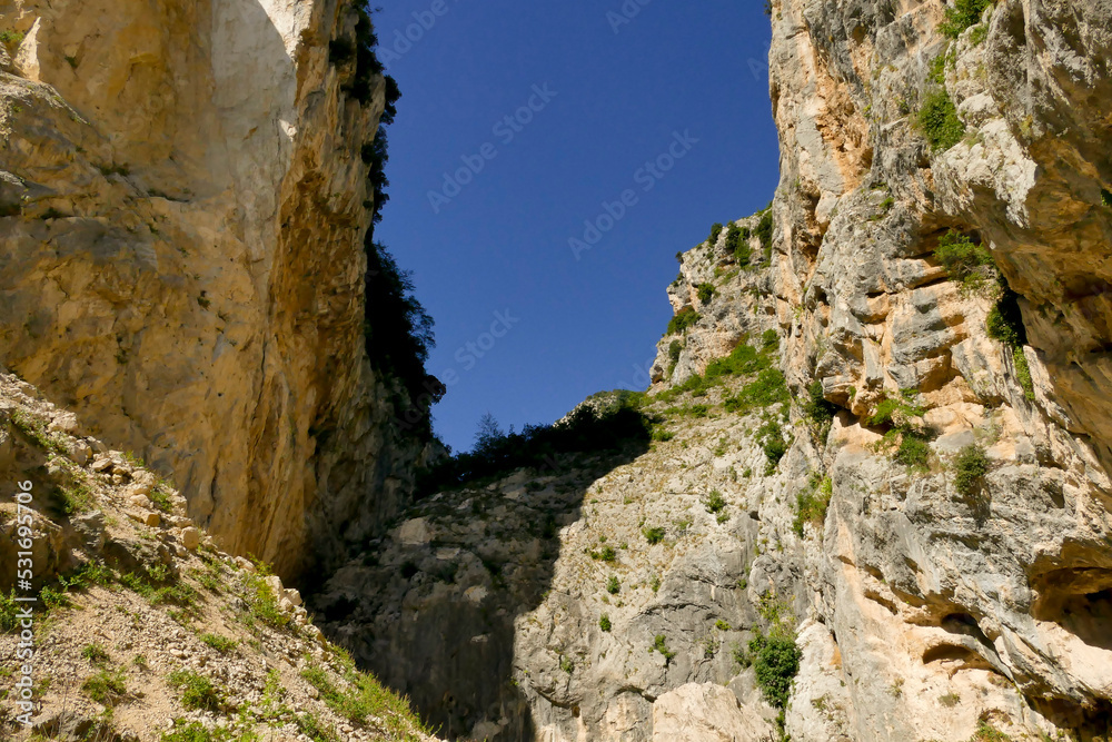 Gole di Fara di San Martino e abbazia di San Martino. Parco Nazionale MaiellaAbruzzo, Italy