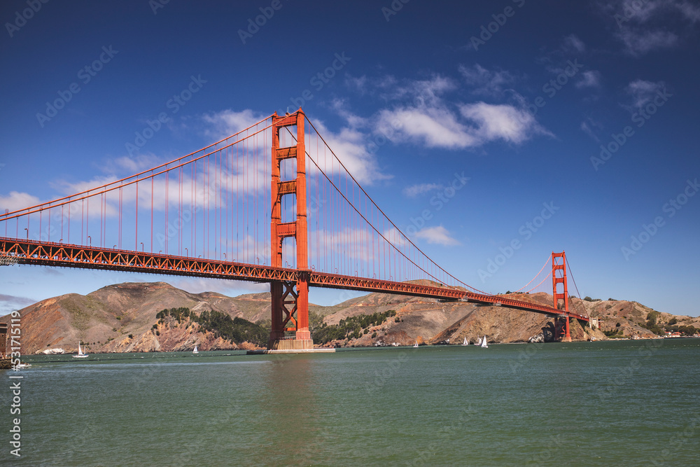 Naklejka premium golden gate bridge