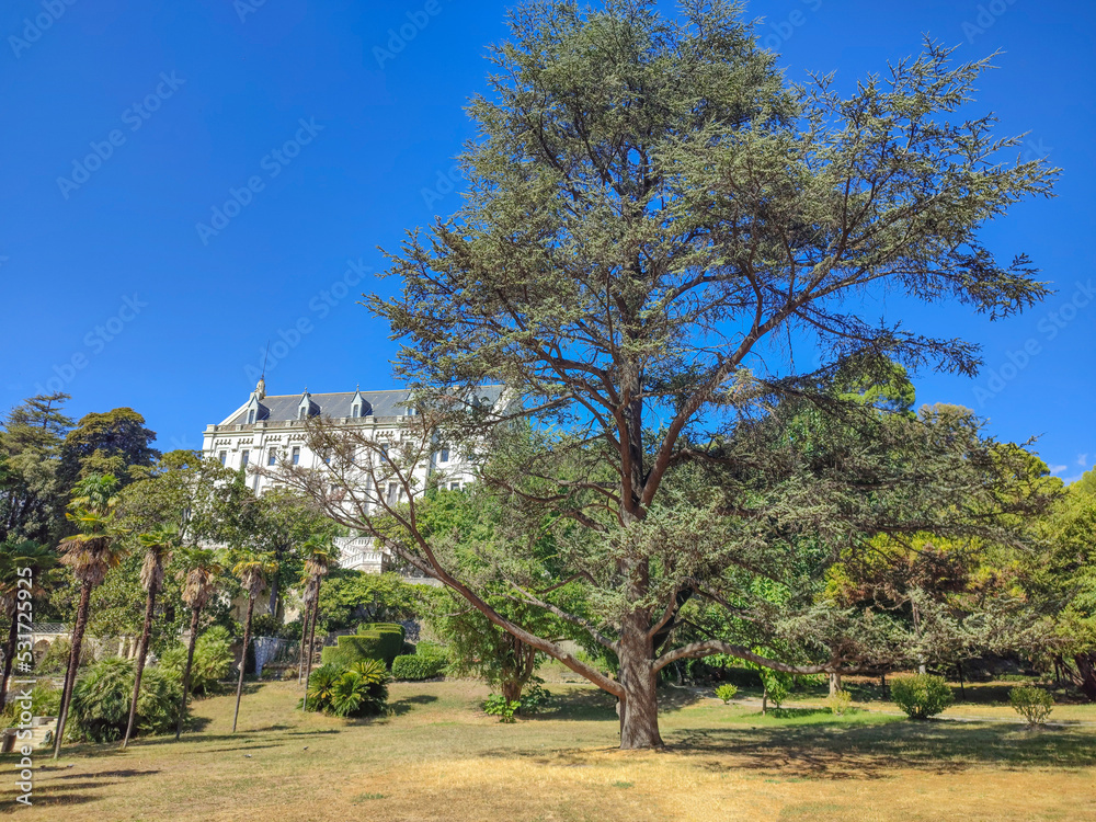 La beauté de l'architecture et du parc de Valrose, classé monument historique, désormais université des sciences de Nice Sophia Antipolis sur la Côte d'Azur
